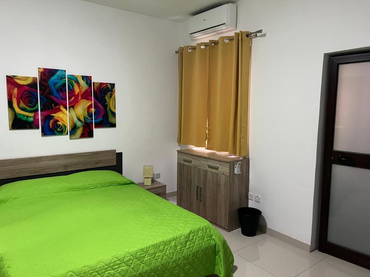 Claire'S Court Apartman Marsaxlokk Kültér fotó